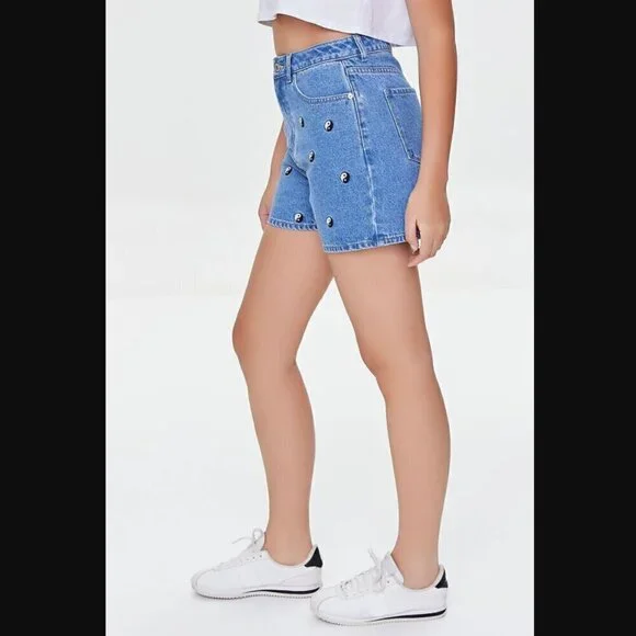 Forever 21 Embroidered Yin Yang Denim Shorts M - Picture 4 of 10